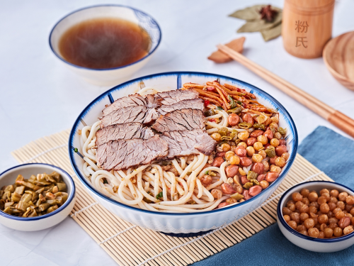 粉氏桂林鹵粉融合傳統(tǒng)不斷創(chuàng)新，致力打造適應(yīng)更多消費者的米粉品牌